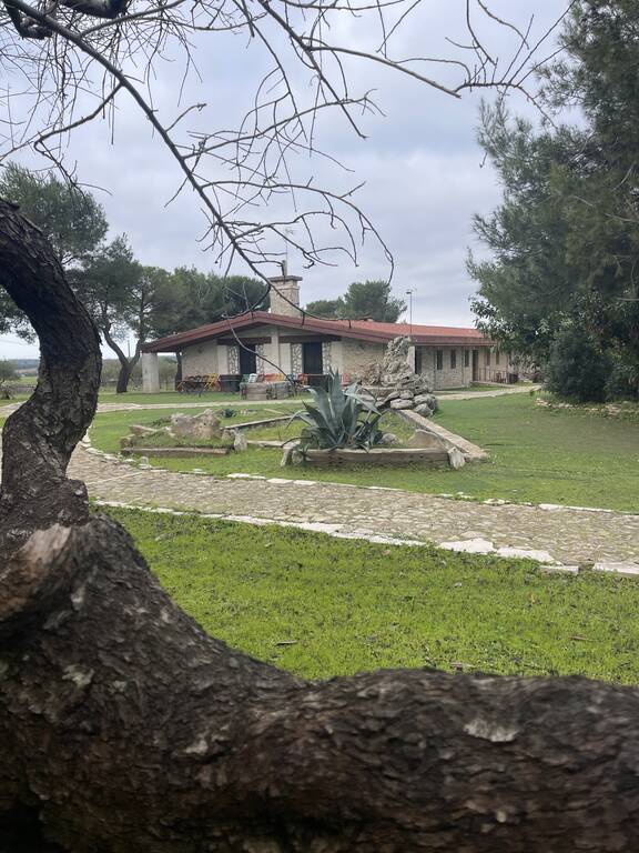 La baita nel bosco vista dall'esterno